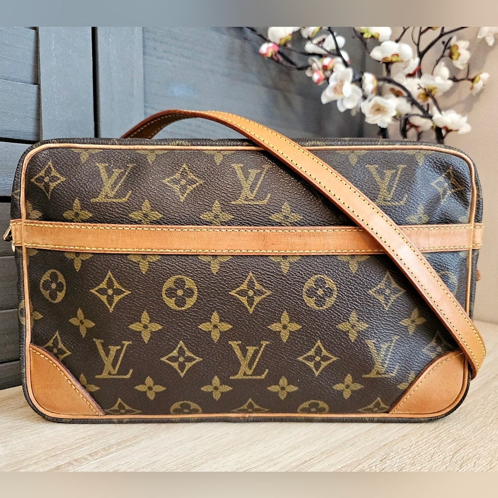 Authentic LOUIS VUITTON Monogram Compiegne 28 Shoulder Bag